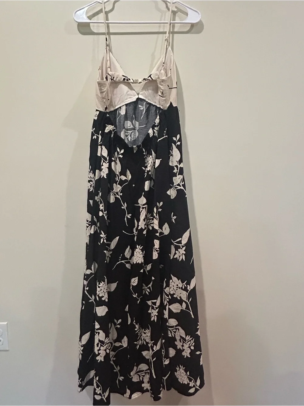 Abercrombie & Fitch Bra free clasp-back Maxi Dress in Black and Cream